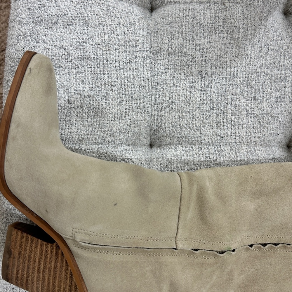 Stylish Tan Knee-High Women's Boots - Picture 2 of 5